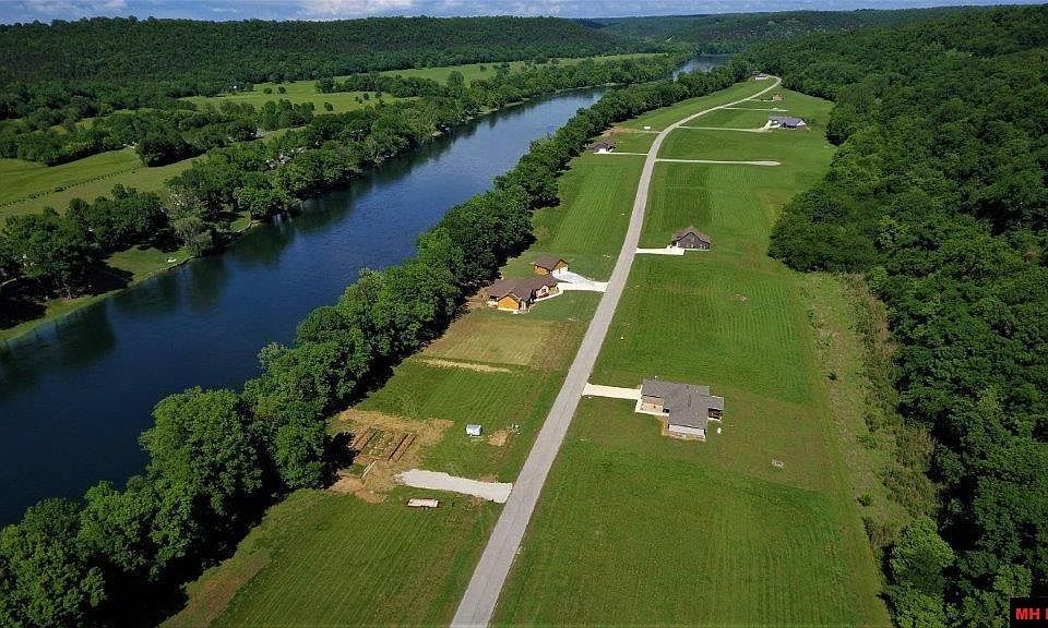2nd image of 26 Cane Island Rd