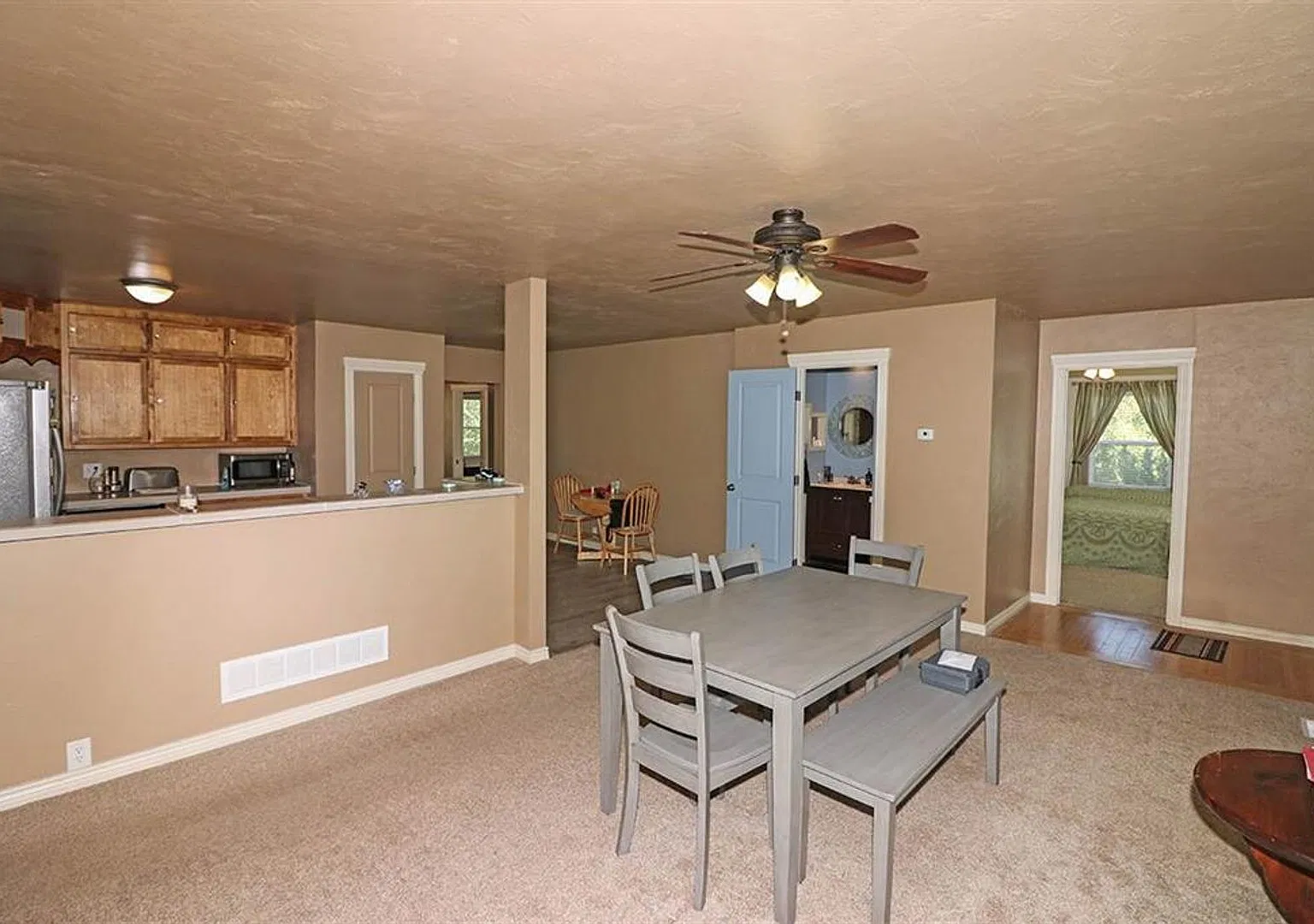 All utilities included 3-bedroom, 2-bathroom home in the Redlands — Photo 2