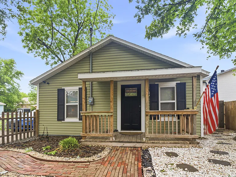 412 Charles Ave — Photo 12