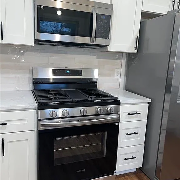 300 E Burns Ct SE #D — Photo 8