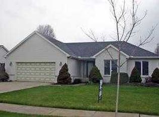 1052 Cardinal Bay Dr, Oregon, OH 43616