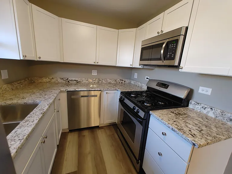 52 Beacon Ave — Photo 8