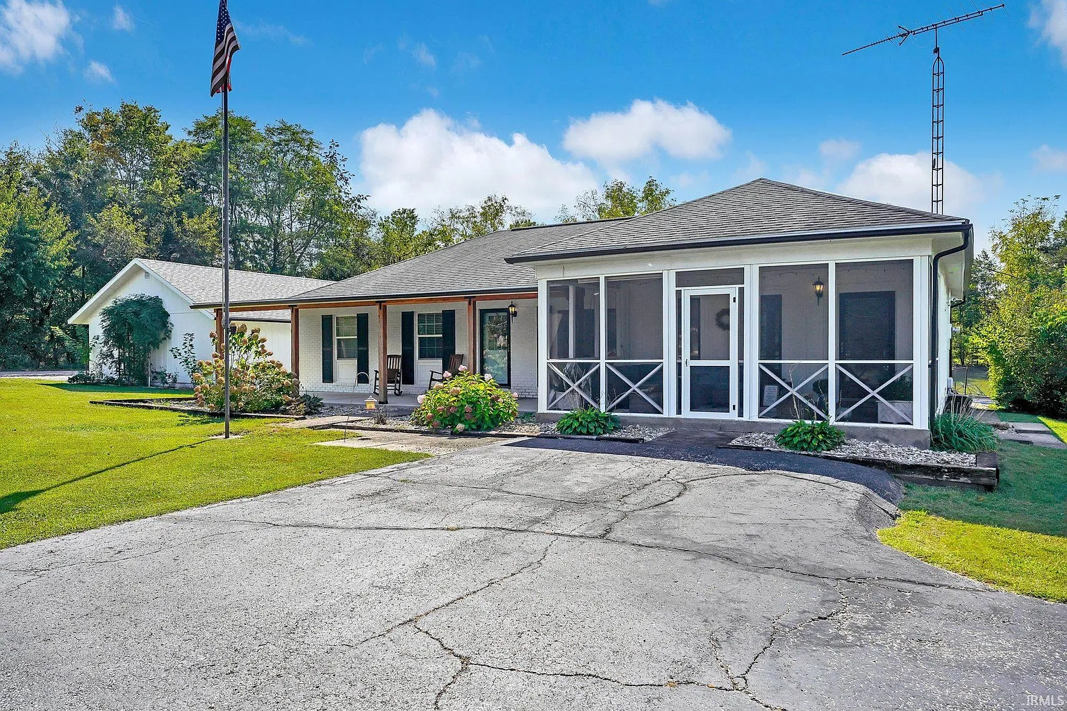 596 Sunny Acres Dr photo 1