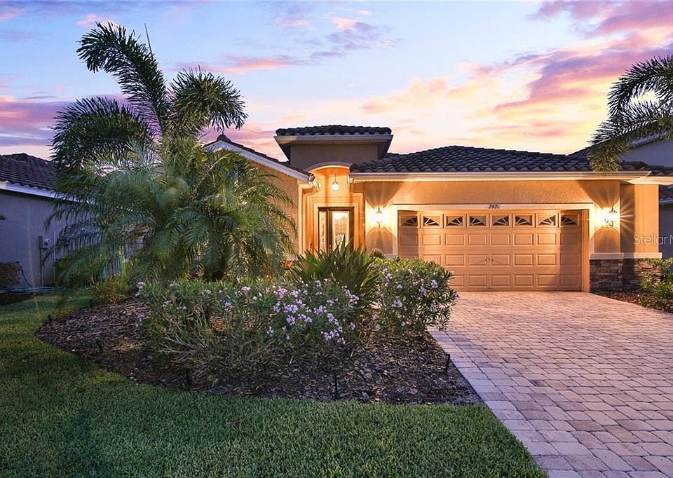 1st image of 2921 Esmeralda Dr