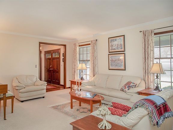 4th image of 905 N Fairway Ct