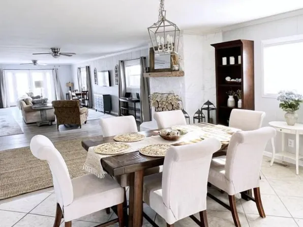 205 Barefoot Ln #A, Atlantic Beach, NC 28512