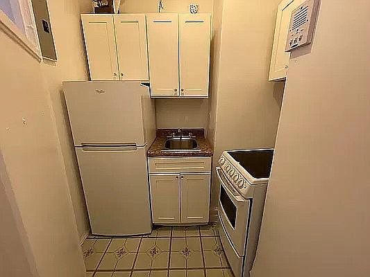 2nd image of 41 Park Ter W APT C3