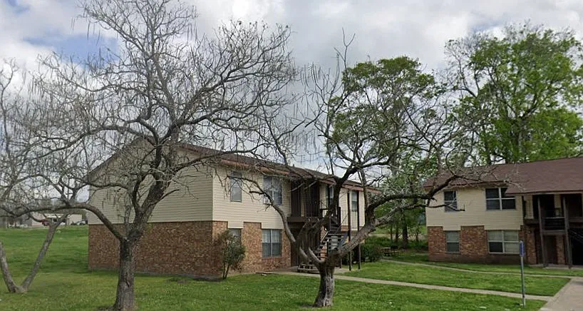 2 bed, 1.0 bath, $630 — Photo 2