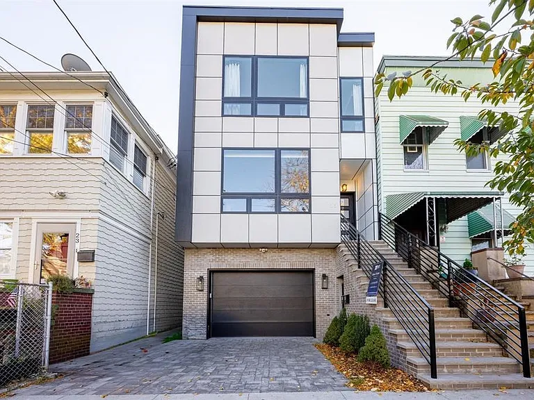 25 Waverly St #2 — Photo 14