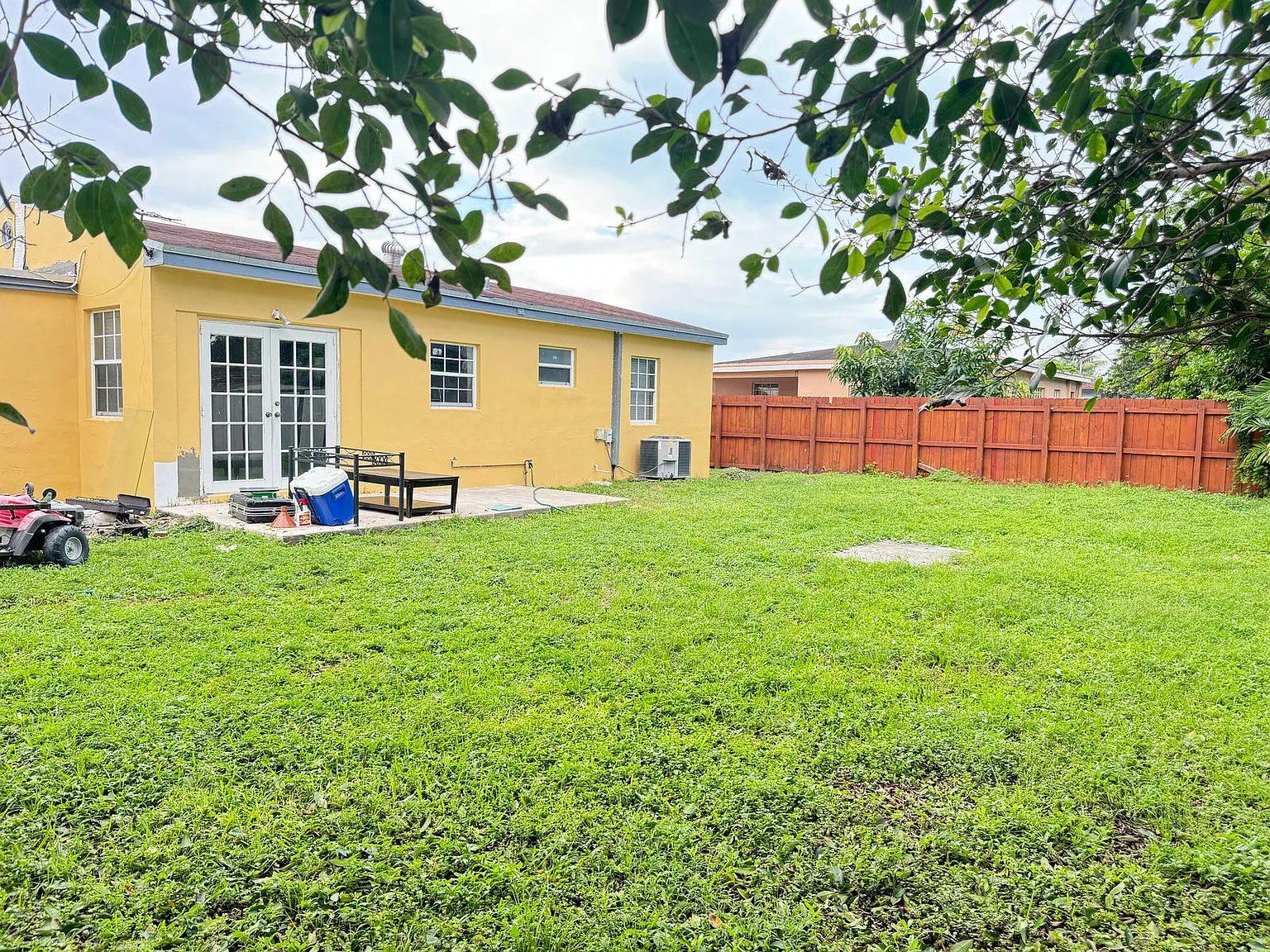 3 bed, 2.0 bath, 1077 sqft, $3,200 — Photo 4