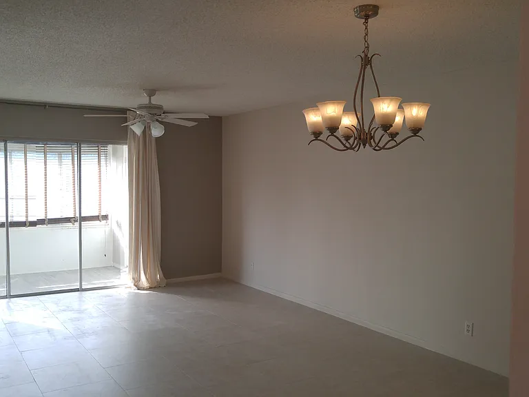 661 Marlboro Oval #B — Photo 8