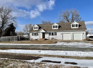 1705 19th Ave, Viola, IL 61486