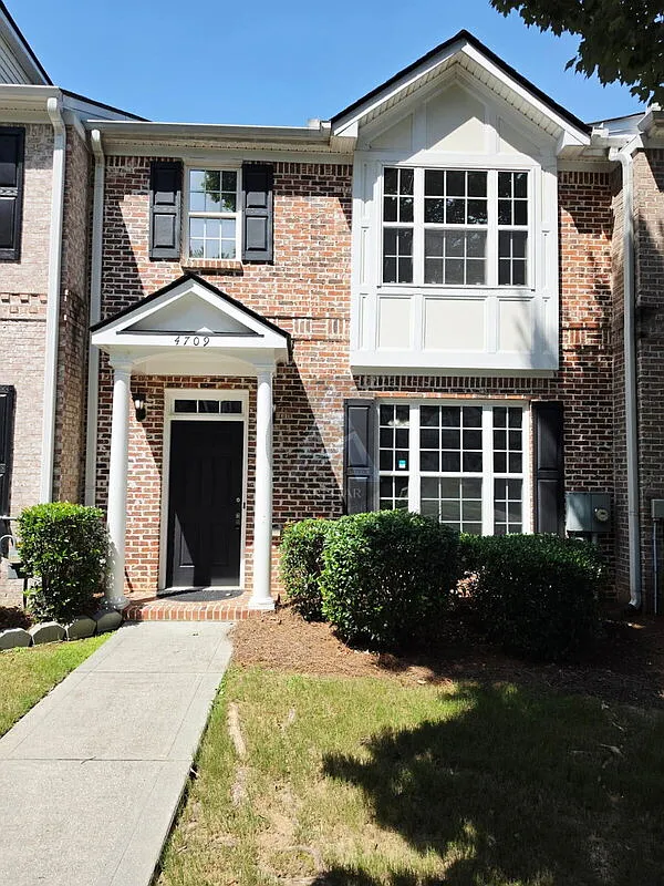 2 bed, 2.5 bath, 1470 sqft, $1,925 — Photo 3