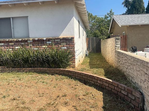 side of house front has gravel