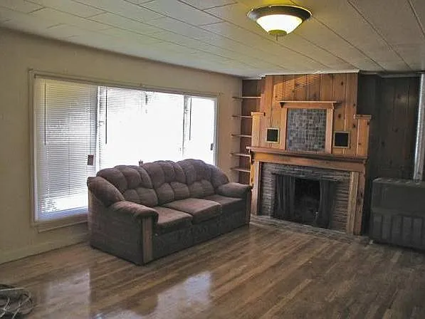 5 bed, 1800 sqft, $2,550 — Photo 3
