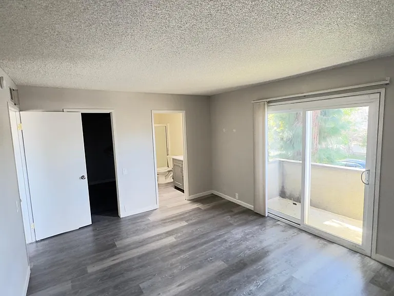 5934 Buffalo Ave #201 — Photo 8