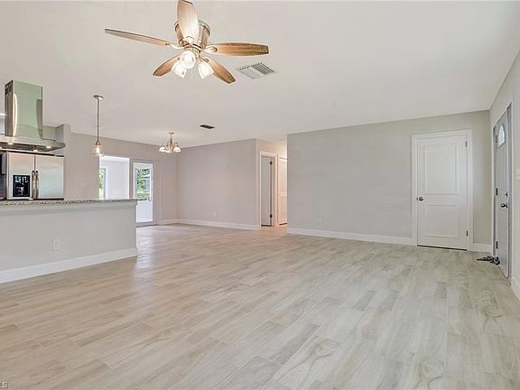 4th image of 1123 Richmond Ave N