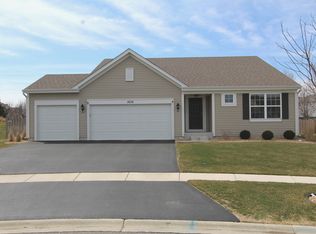 1635 Lake Bluff Ln, Hampshire, IL 60140