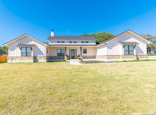 105 Ava Ridge Dr, La Vernia, TX 78121