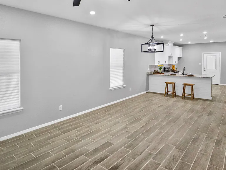 1416 Skyline Hls — Photo 6