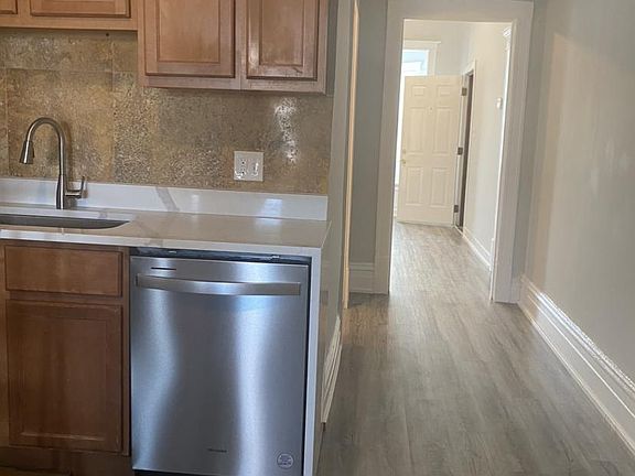 5th image of 933 N Mozart St APT 2