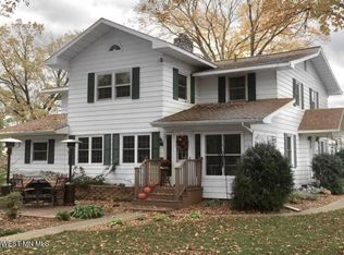 1104 W Lake Dr, Detroit Lakes, MN 56501