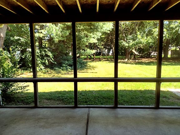 Attached woodland screened lanai
