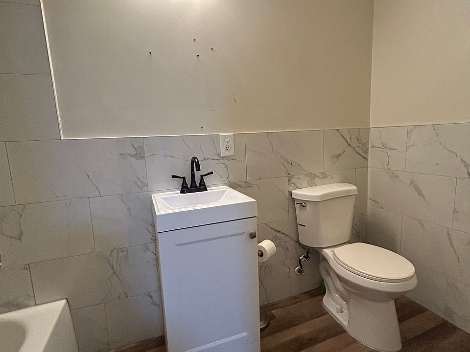 2nd image of 854 Main St APT 4