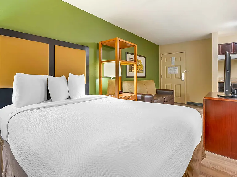 Studio Suite - 1 Queen Bed