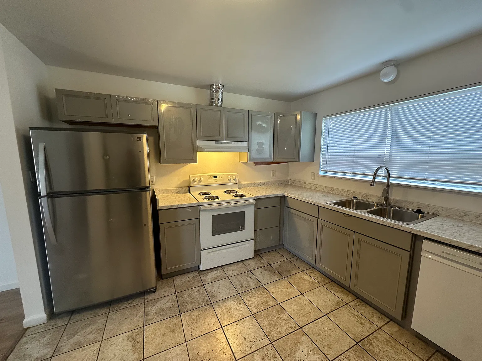2 bed, 800 sqft, $2,695 — Photo 4
