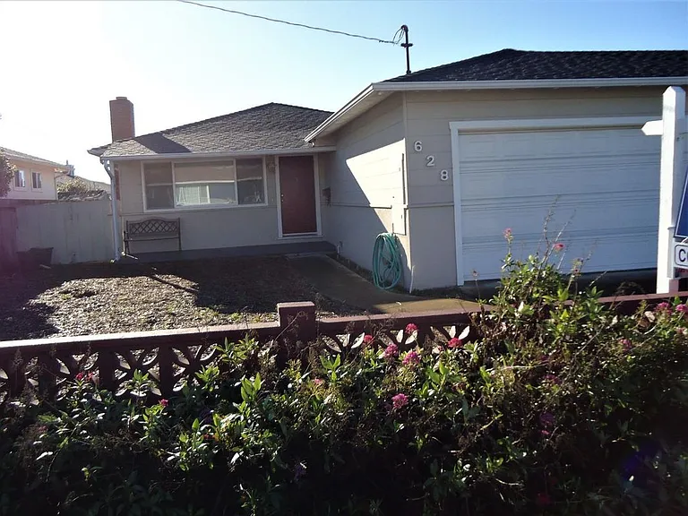 628 Grove St — Photo 2