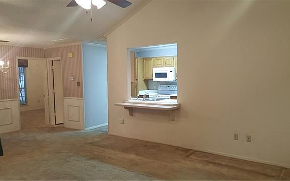 4th image of 1009 Lytle Creek Dr