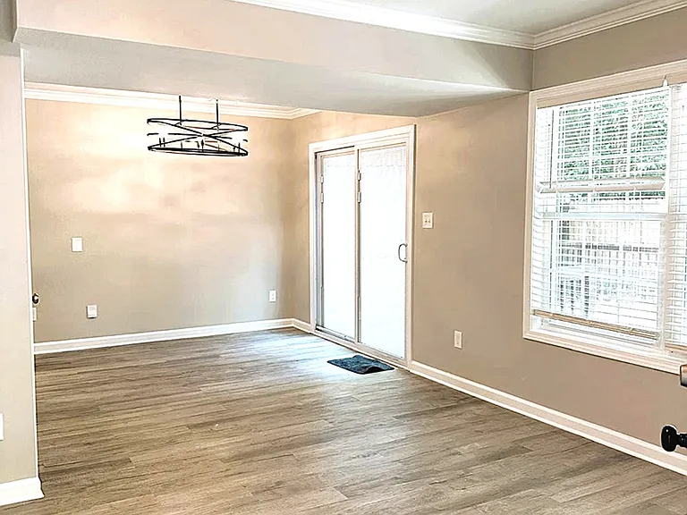 220 Bladen St — Photo 4