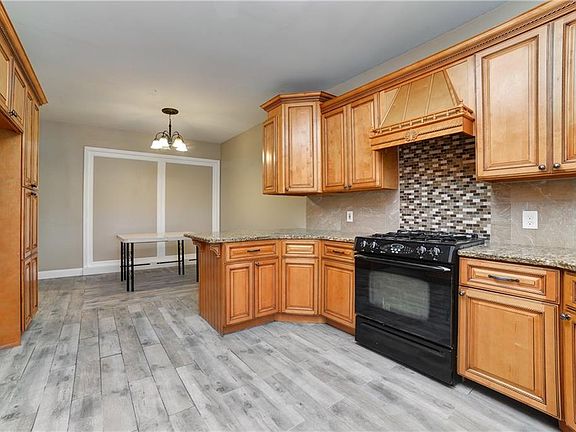 2nd image of 8 Kaufman Ct #201
