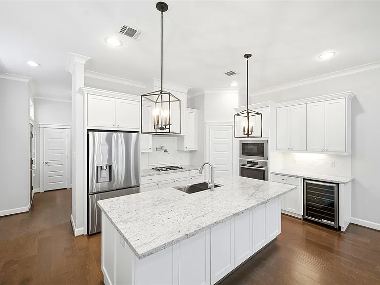 4208 Koehler St #B — Photo 7