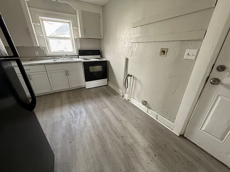 1421 Long Ave — Photo 3