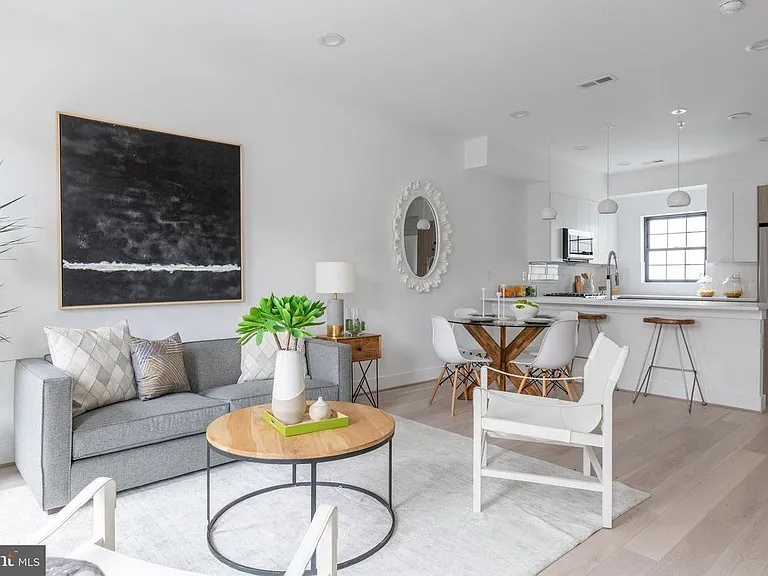 1411 Oak St NW — Photo 3