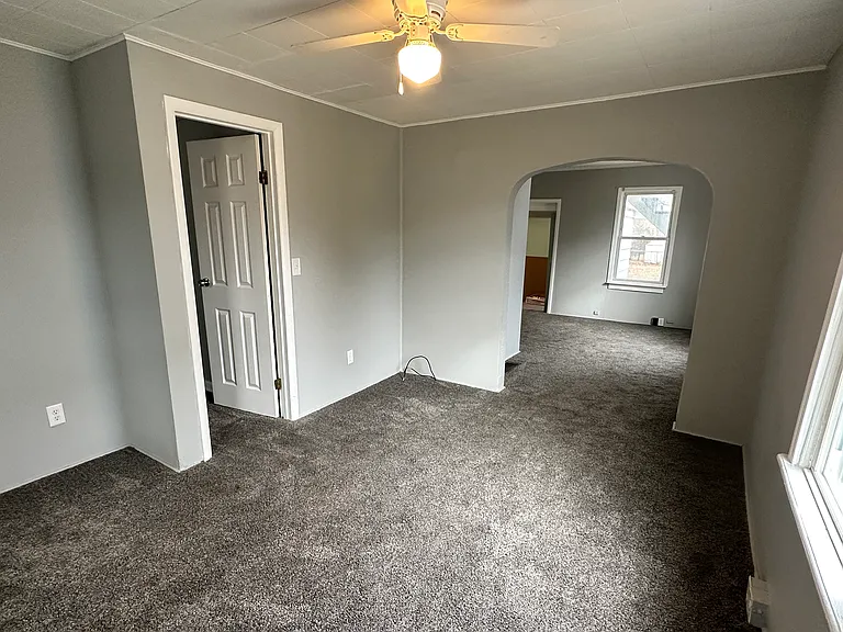 606 W 5th St #1 — Photo 4