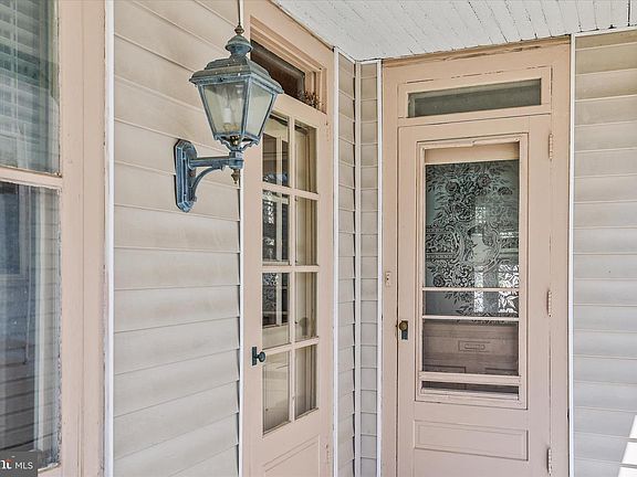5th image of 220 Locust St