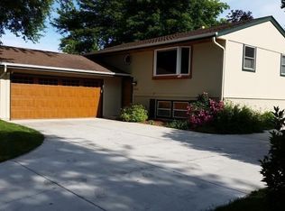 1026 Dona Rd, Hartland, WI 53029