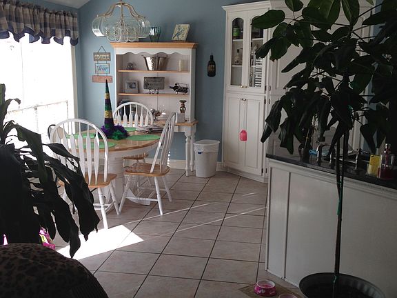 4th image of 138 N Hill Dr