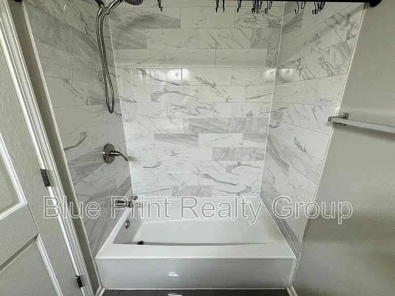 6332 Inglside Ingleside #3 — Photo 11