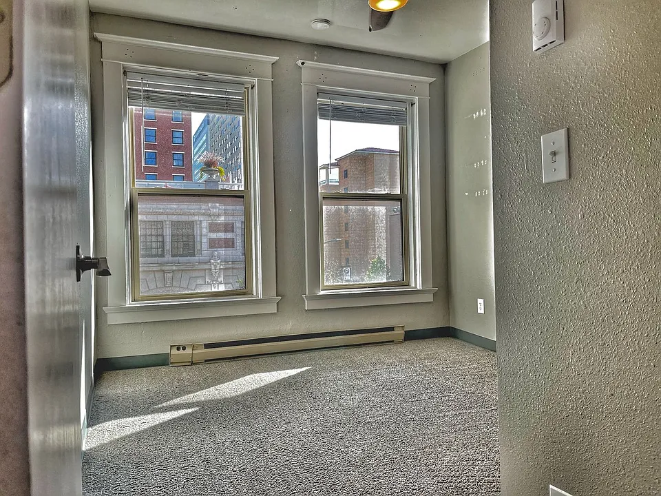 908 W 1st Ave