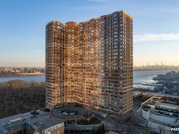 100 Old Palisade Road #1801, Fort Lee, NJ 07024