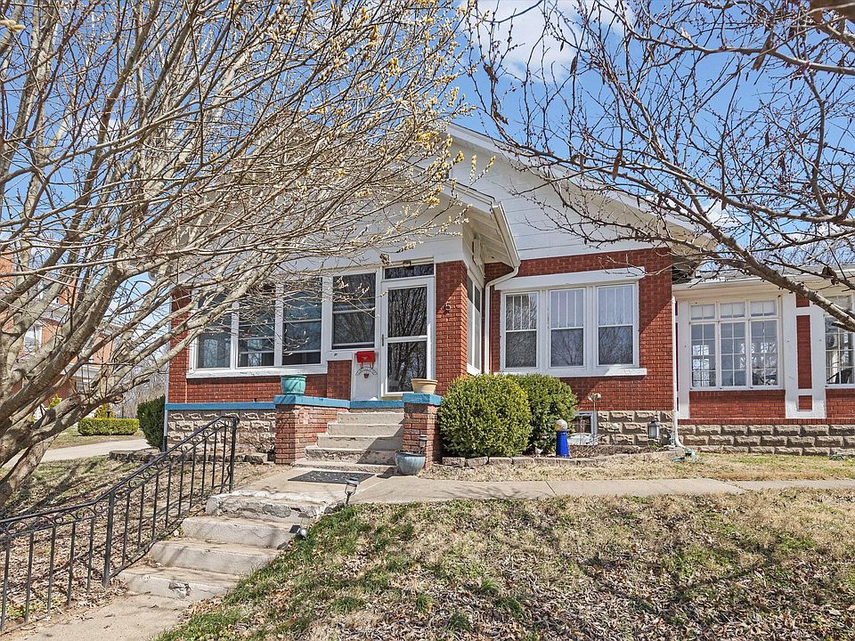 1st image of 5 Riverside Dr