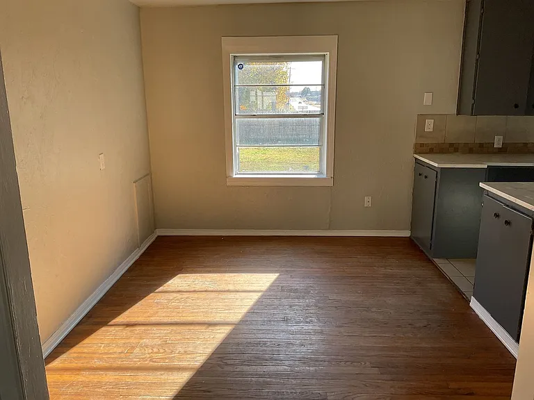 604 Foster Pl — Photo 3