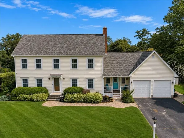29 Chelsea Dr, Portsmouth, RI 02871