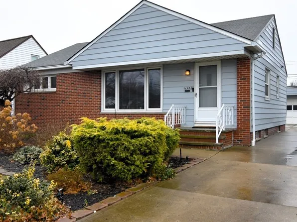 6586 Queens Park Ave, Mayfield Heights, OH 44124
