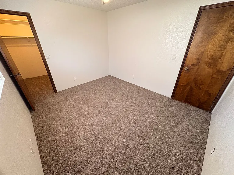 907 E Oakridge Ave — Photo 10