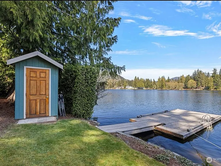 Alder Dr — Photo 18